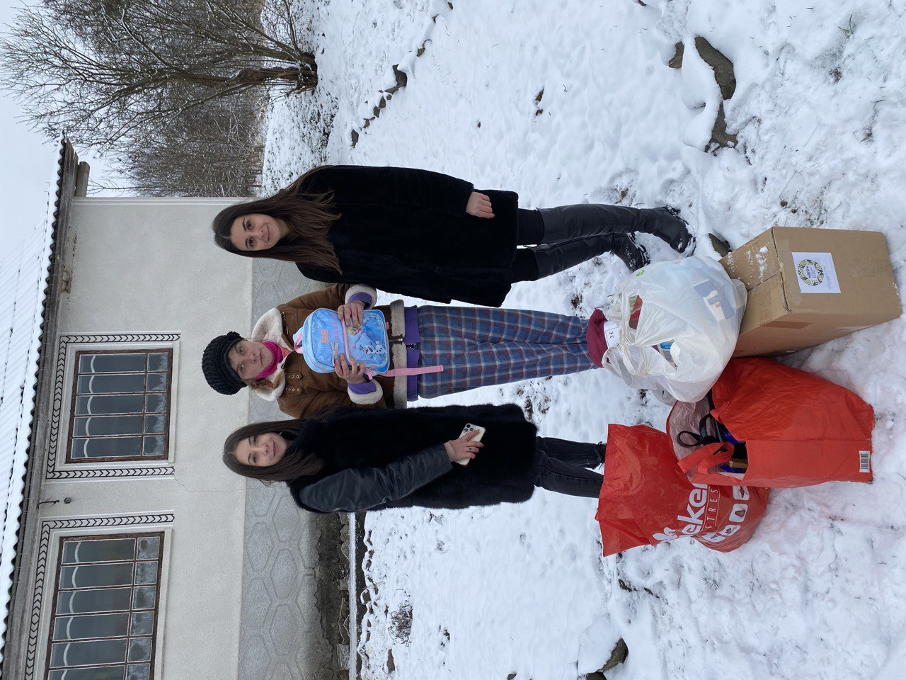 Допомога для людей, які знайшли прихисток в селі Цвітова