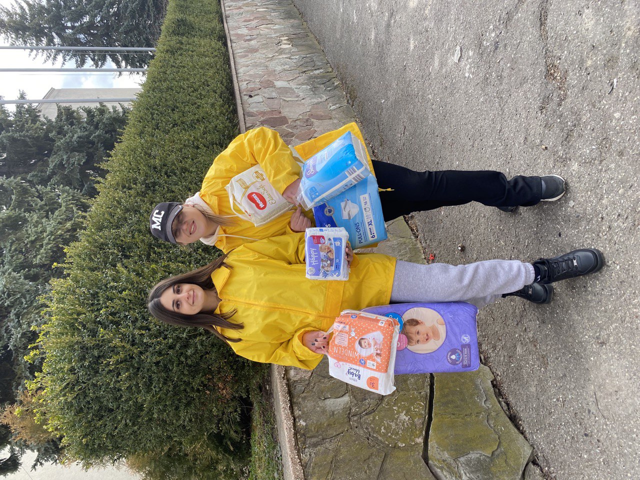 Завдяки міжнародним партнерам отримали дорослі та дитячі підгузники