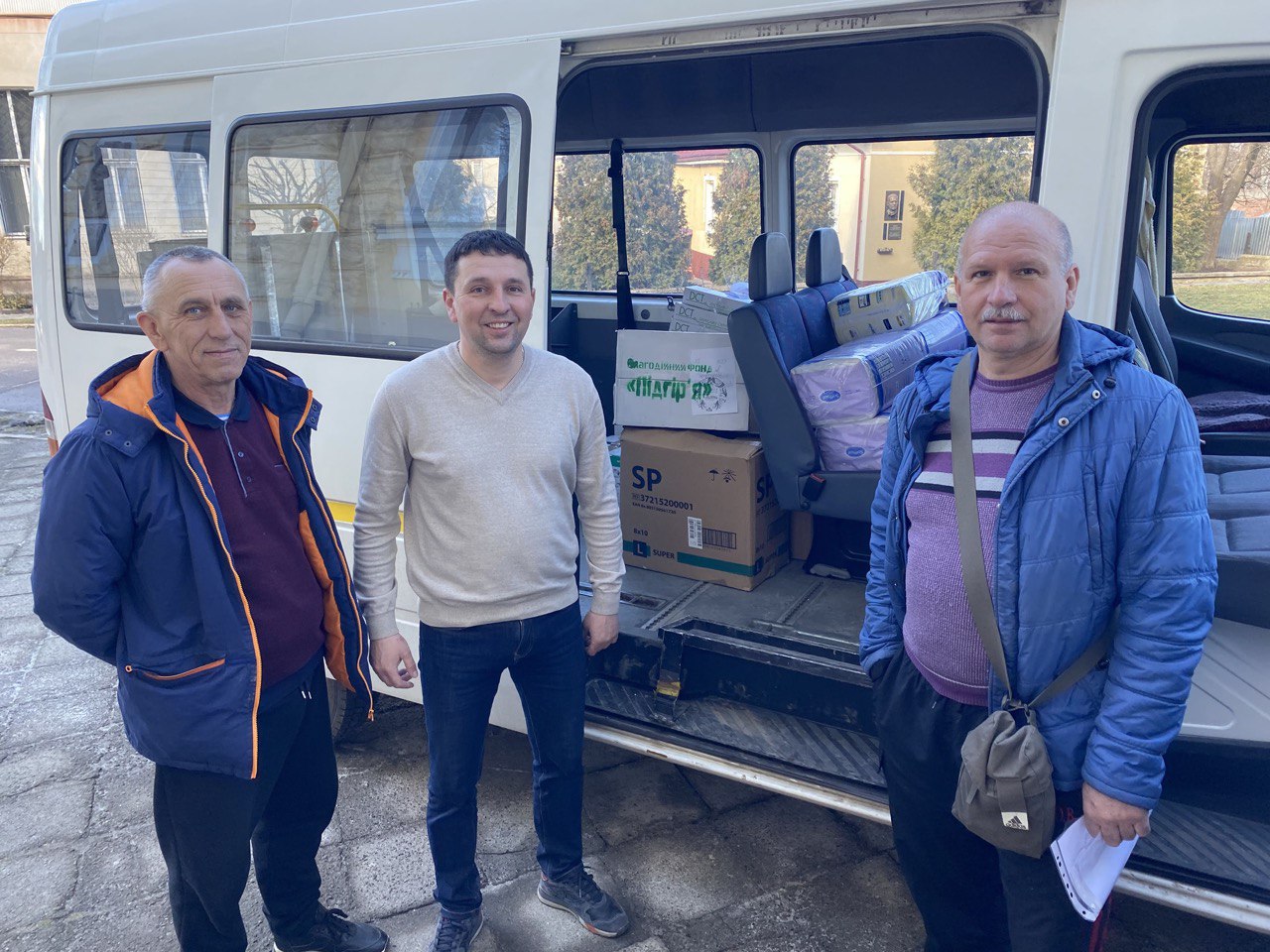 Передали в Миколаївський госпіталь медичні засоби 